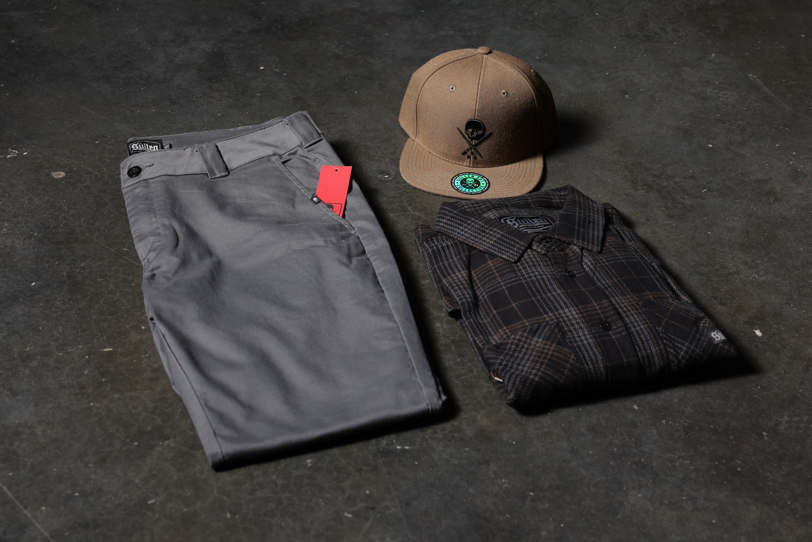 BADGE FITTED HAT COFFEE