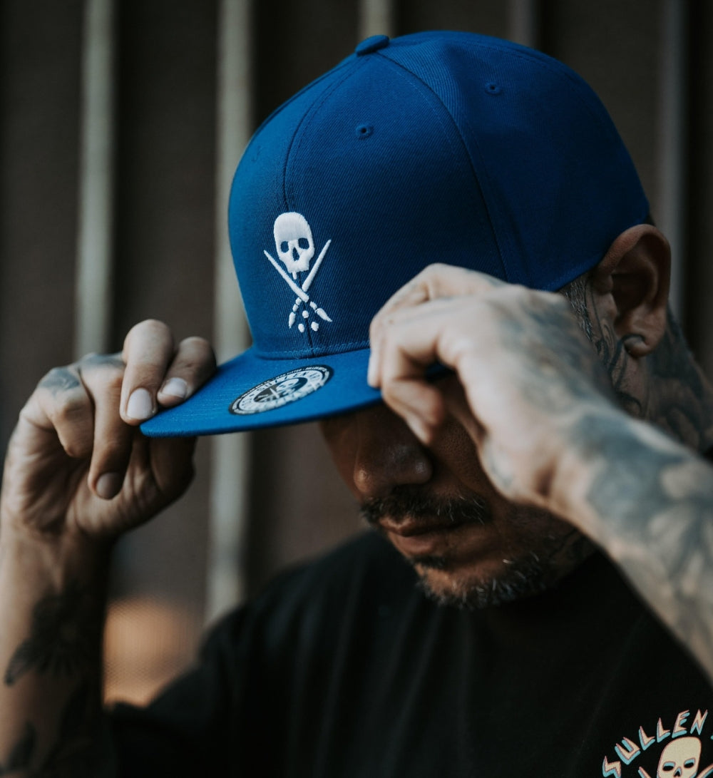 BADGE FITTED HAT ROYAL BLUE