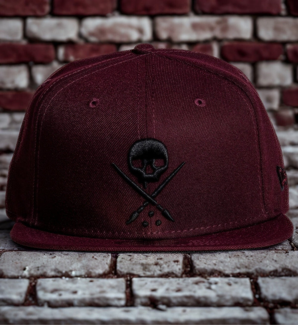 FITTED BADGE MAROON