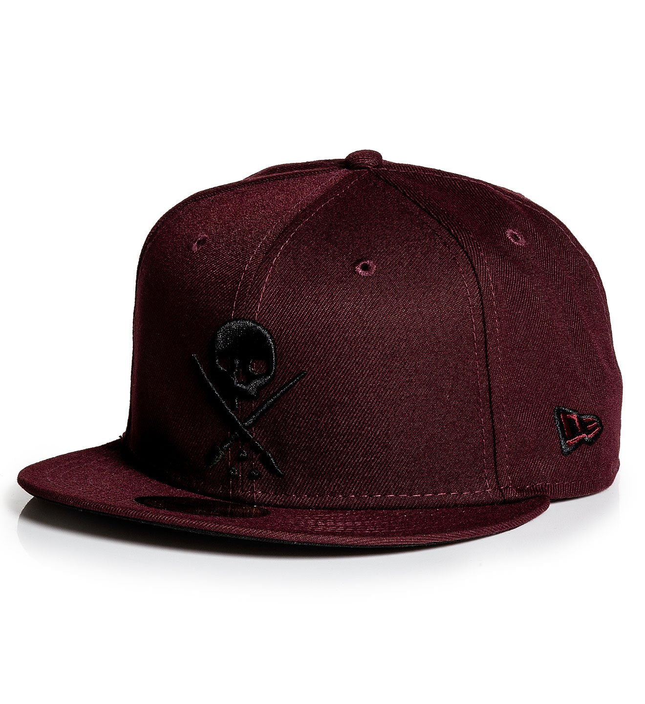 FITTED BADGE MAROON