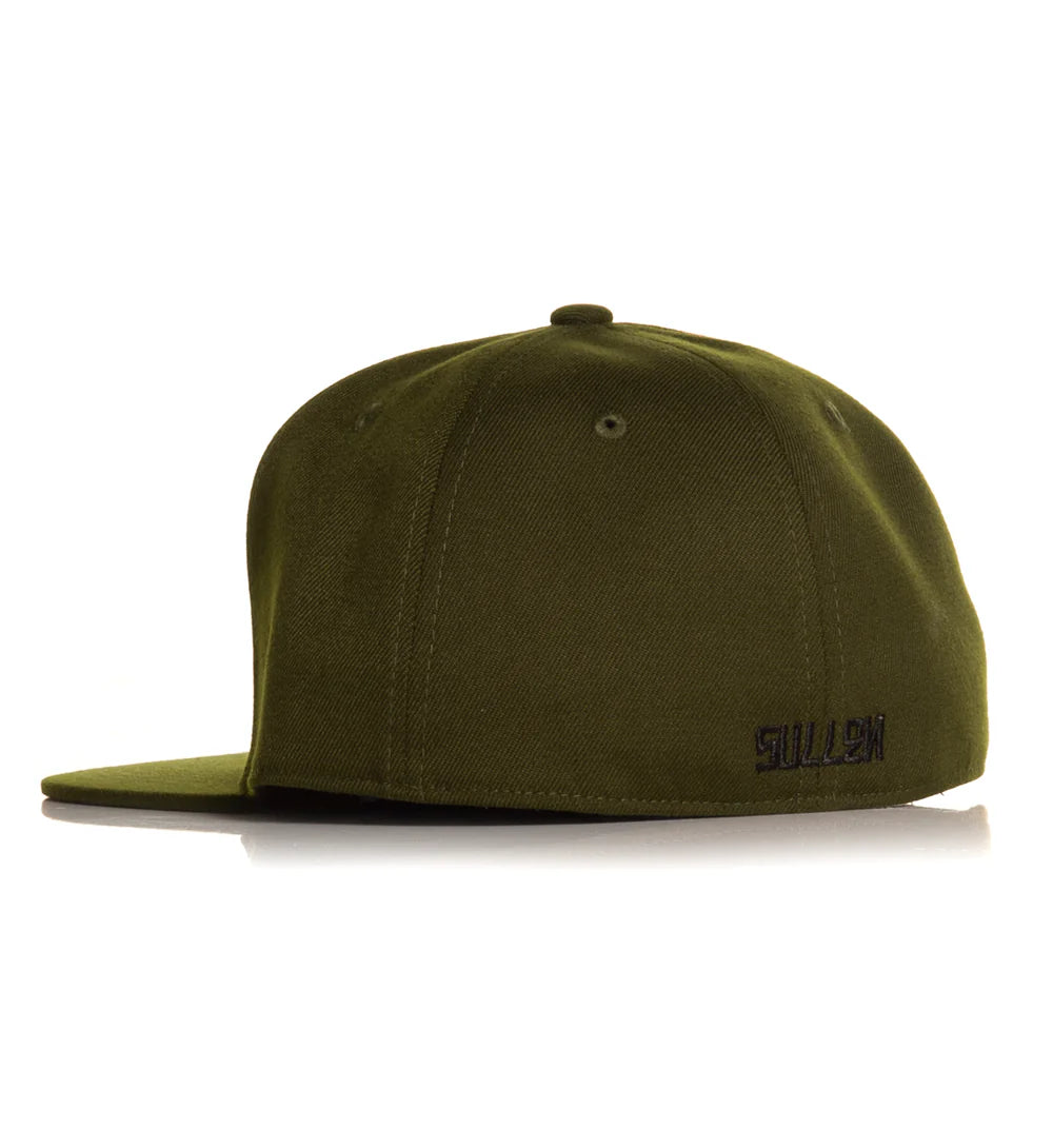 BADGE FITTED HAT DARK MARSH