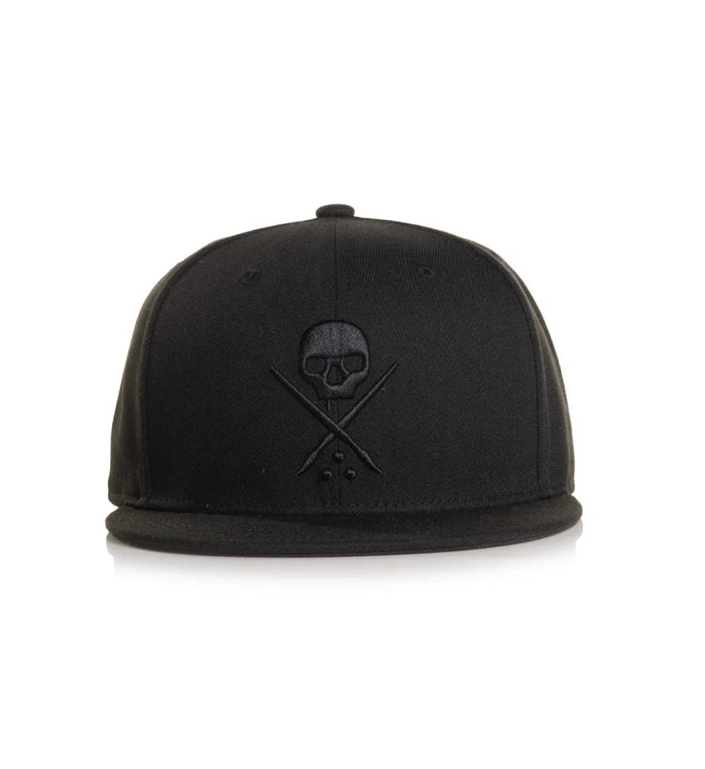 BADGE FITTED HAT BLACK BLACK