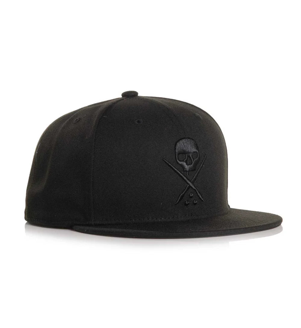 BADGE FITTED HAT BLACK BLACK