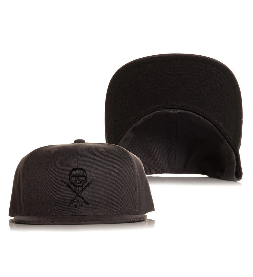 BADGE FITTED HAT DARK GREY