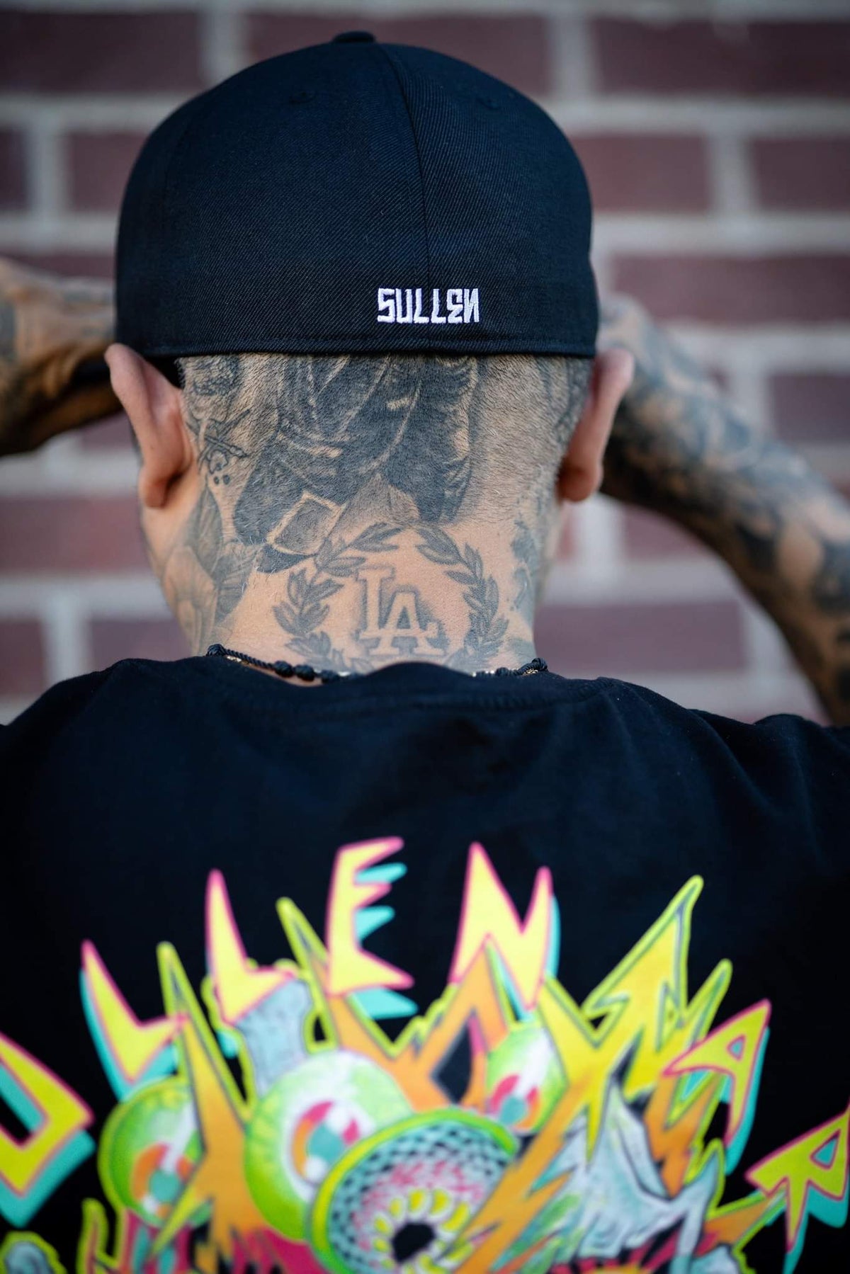 BADGE FITTED HAT BLACK