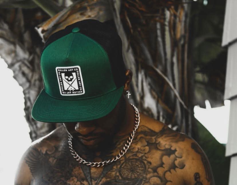 BORDER SNAPBACK
