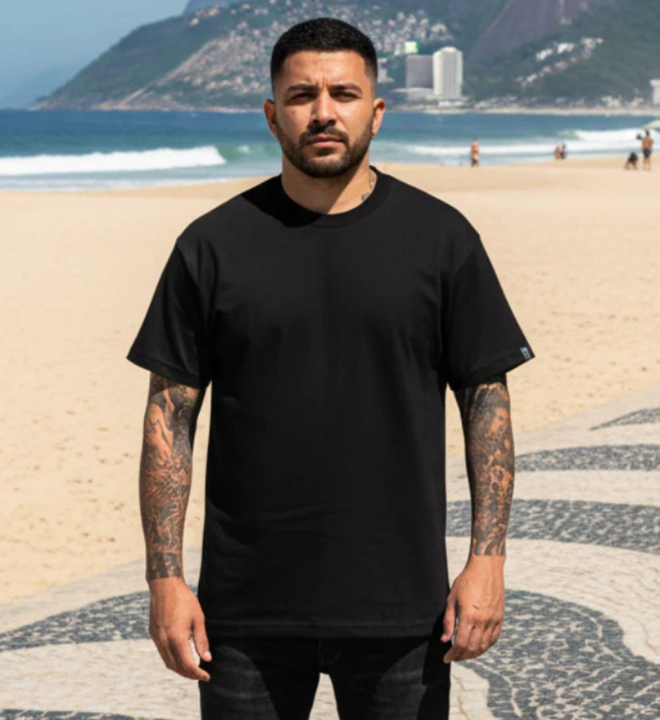 SOLID STANDARD BLACK TEE