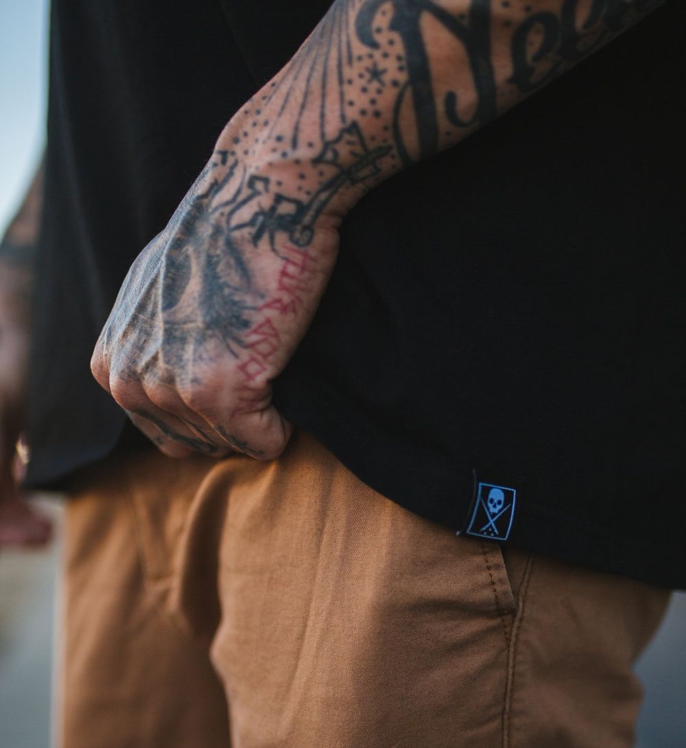 THE SOLIDS PREMIUM TEE JET BLACK