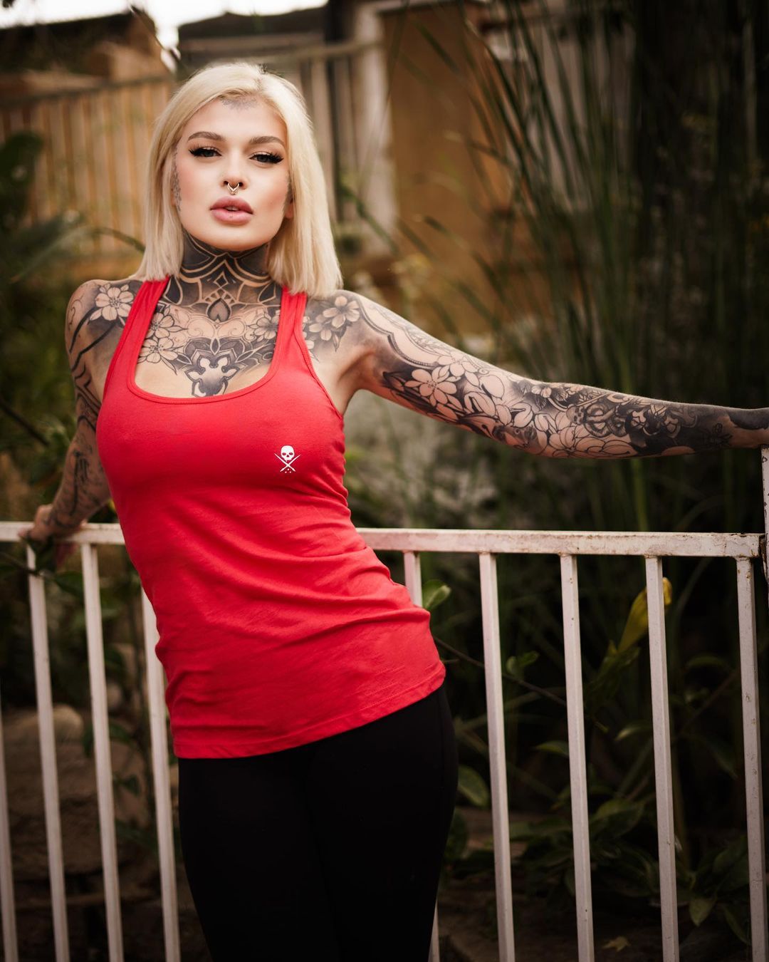 STANDARD ISSUE TANK RED WHITE